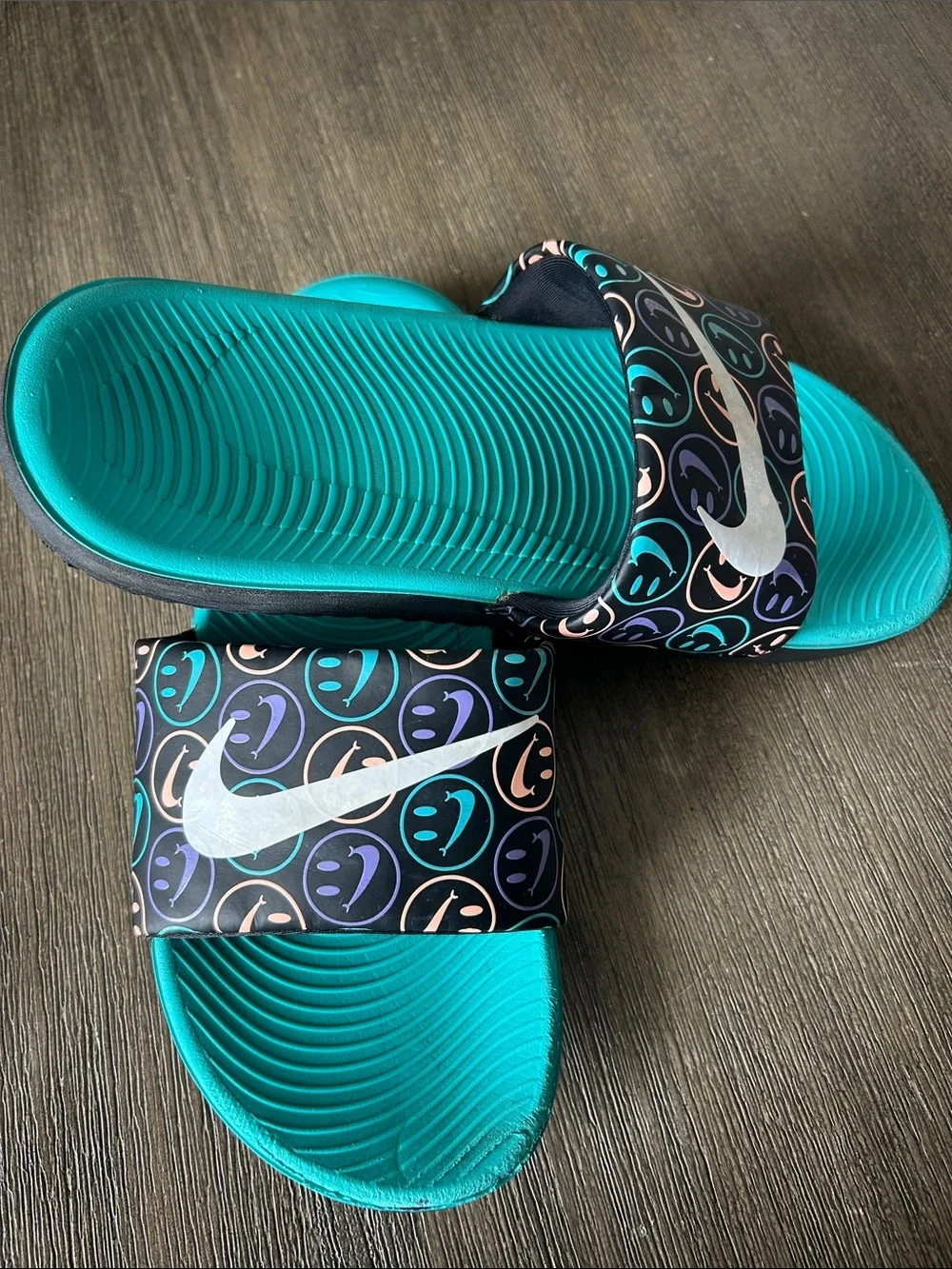 Nike Teal Slide Sandals with Multicolor Smiley Strap, Sz. 5Y.